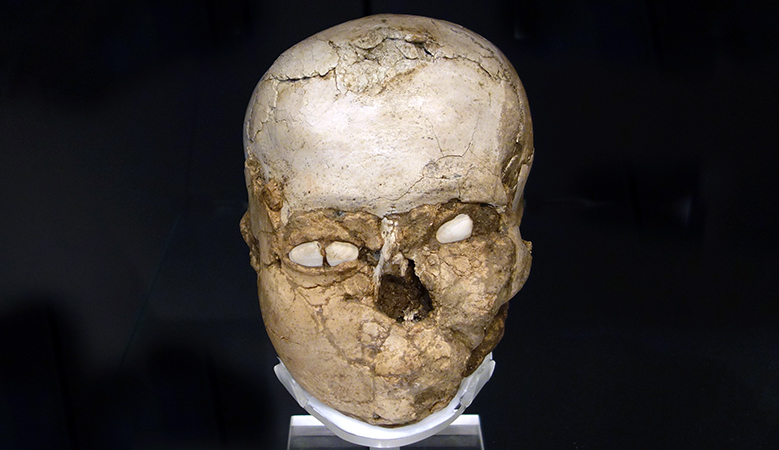 Plastered human skull from Jericho, Pre-Pottery Neolithic B, c. 7200 B.C.E. (The British Museum)